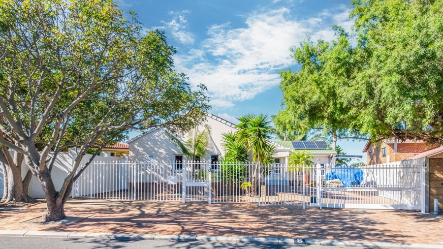 4 Bedroom Property for Sale in Welgelegen Western Cape